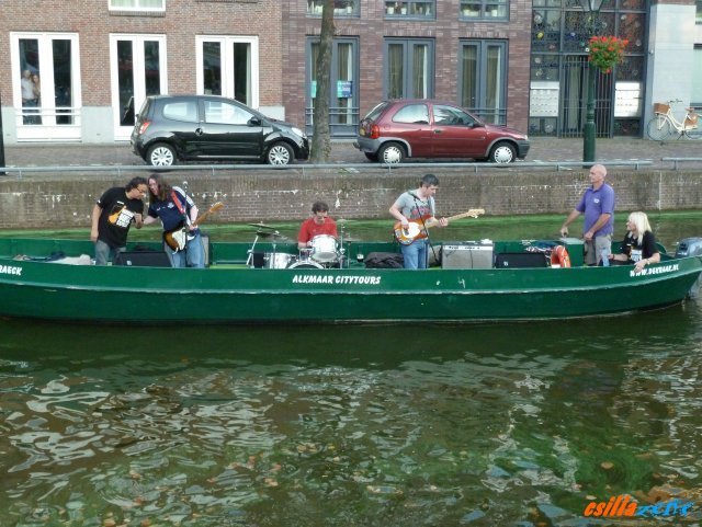 _dave_mchugh_band_on_the_boat17.jpg