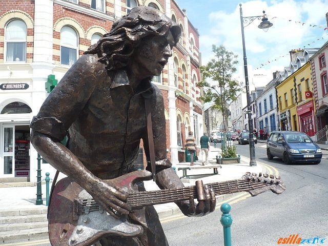 _rory_gallagher_statue10.jpg