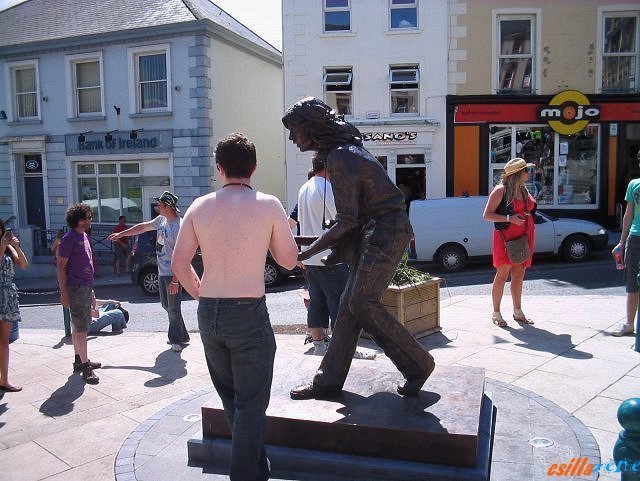 _rory_gallagher_statue13.jpg