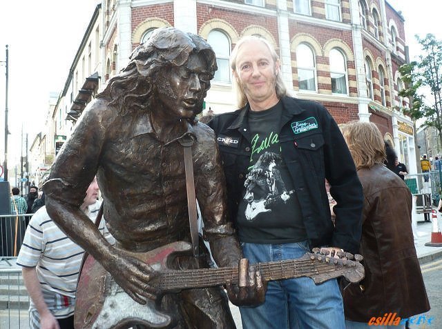 _rory_gallagher_statue17.jpg