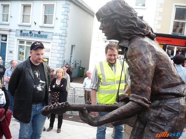 _rory_gallagher_statue4.jpg