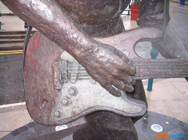 _rory_gallagher_statue14.jpg