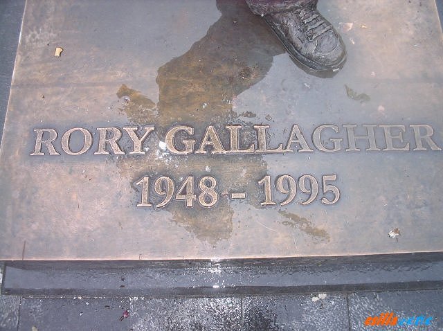 _rory_gallagher_statue16.jpg