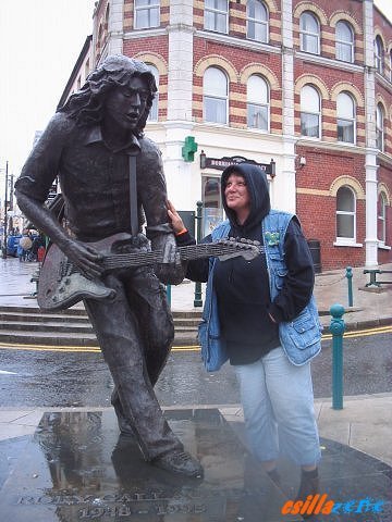 _rory_gallagher_statue8.jpg