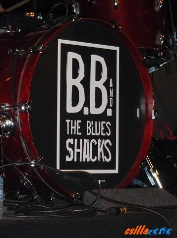 _bb_and_the_blues_shacks.jpg